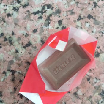 Son Kullanma Tarihi Geçmemiş Çikolatada Renk Değişimi Ve Tedirginlik Yaşadık