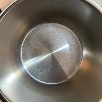 İlk Kullanımdan Sonra Düdüklü Tencerede Yoğun Lekelenme Yaşadım