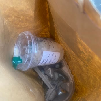 Starbucks Siparişin Dökülmüş Teslimi Ve Müşteri Hizmetlerine Ulaşılamaması
