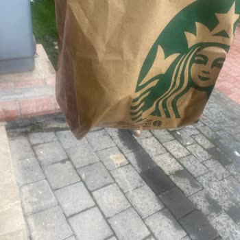 Starbucks Siparişin Dökülmüş Teslimi Ve Müşteri Hizmetlerine Ulaşılamaması