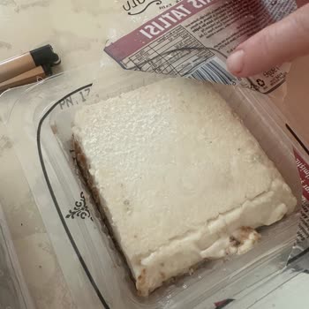 BİM Osmanoğlu Şubesinden Aldığım Tatlılar Küflü Ve Bozuk Çıktı, Sağlığım Tehlikeye Girdi