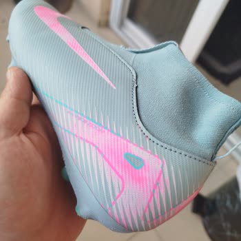 Nike Kramponunda Kısa Sürede Deformasyon Ve Renk Solması Şoku