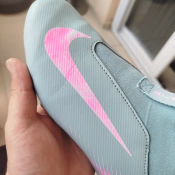 Nike Kramponunda Kısa Sürede Deformasyon Ve Renk Solması Şoku