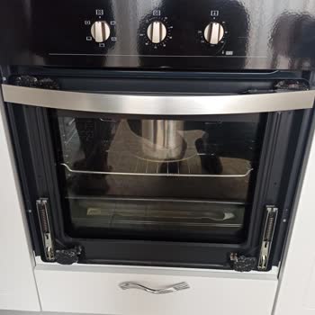 Fırının Ön Camı Patladı, Yedek Parça Bulunamıyor