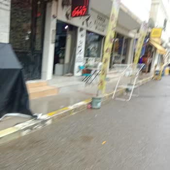 Pazar Günü Açık Olan Berber Haksız Rekabete Yol Açıyor