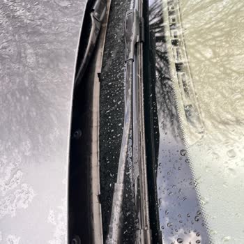 BMW 3.16i Ön Cam Fitili Ve Kapı Kollarında Kalitesiz Malzeme Erimesi Sorunu