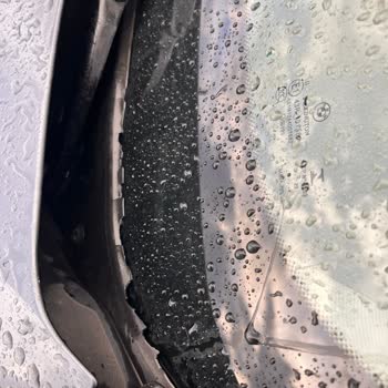 BMW 3.16i Ön Cam Fitili Ve Kapı Kollarında Kalitesiz Malzeme Erimesi Sorunu