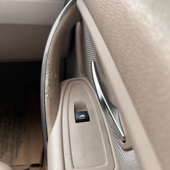 BMW 3.16i Ön Cam Fitili Ve Kapı Kollarında Kalitesiz Malzeme Erimesi Sorunu