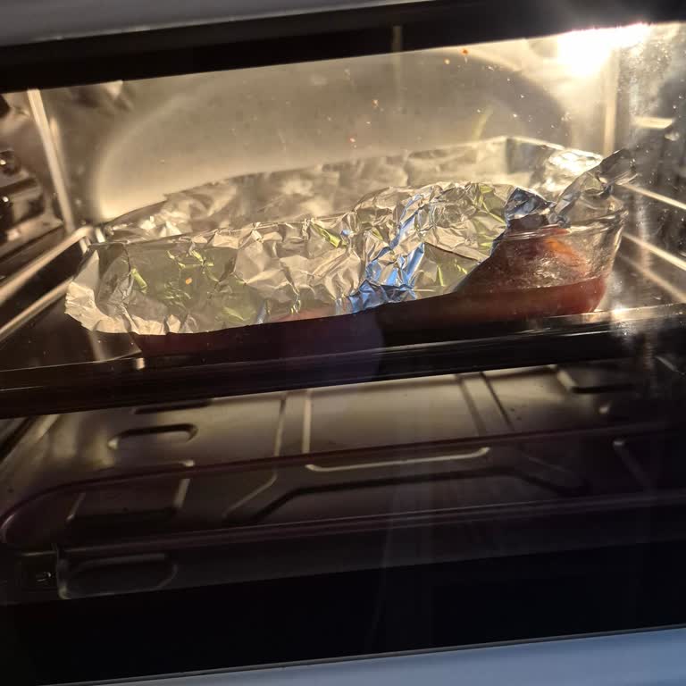 Luxell Mini Fırının Küçük Pişirme Teli Yemekleri Döküyor