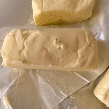 Yeni Açılan Tereyağında Küf Ve Siyah Noktalar Hijyen Endişesi