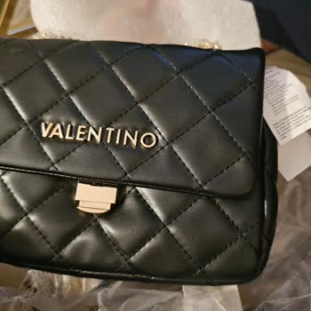 Valentino Çantanın Çin Üretimi Olması Orijinalliği Konusunda Endişe Yarattı