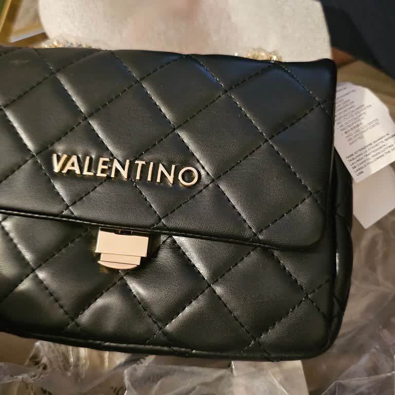 Valentino Çantanın Çin Üretimi Olması Orijinalliği Konusunda Endişe Yarattı