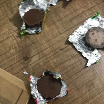 Aynı Pakette Sağlam Ve Bozuk Çikolata Sorunu Sağlık Endişesi