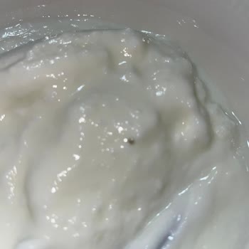 Yoğurttan Çıkan Siyah Madde Hijyen Ve Sağlık Endişesi Yarattı