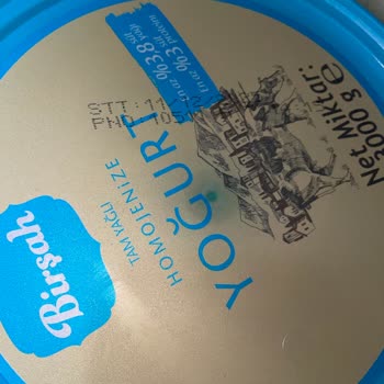 Yoğurttan Çıkan Siyah Madde Hijyen Ve Sağlık Endişesi Yarattı