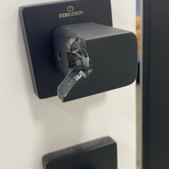 Çebi Kapı Kollarında Sürekli Kırılma Ve Güvenlik Sorunu