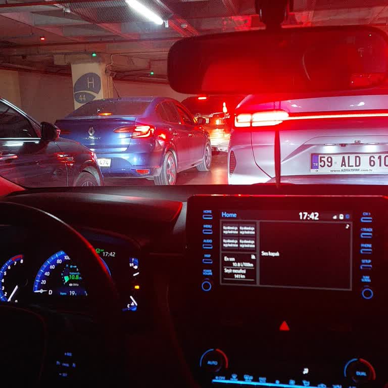 Mal Of İstanbul Otoparkında Yoğun Trafik Ve Uzun Bekleme Mağduriyeti