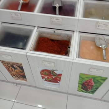 Kaya Çiftliği'nde Reyon Kapaklarının Sürekli Açık Kalması Hijyen Sorunu Yaratıyor