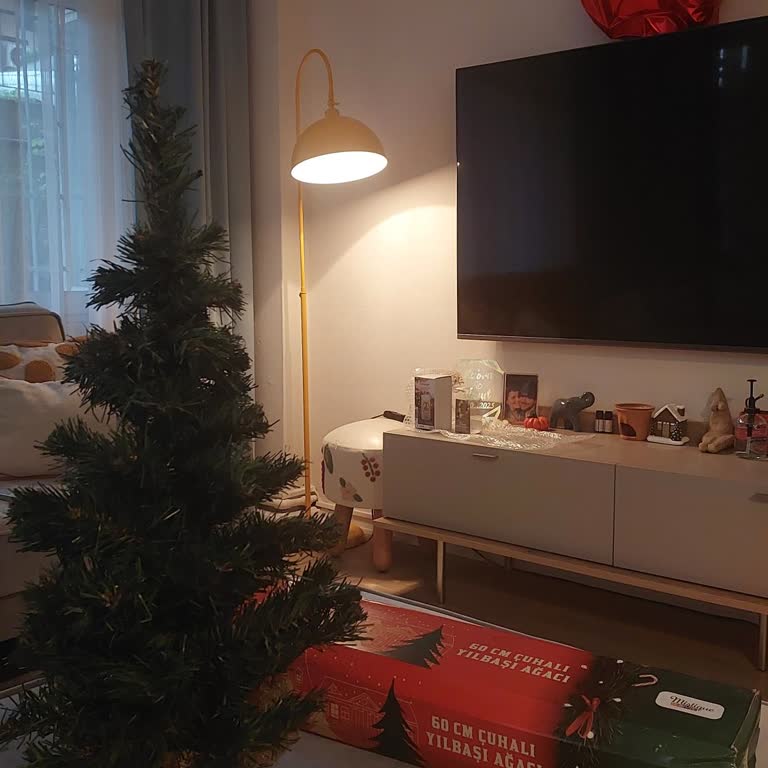 Siparişimde Gelen Yılbaşı Ağacının Dalları Eksik Ve Kullanılamaz Durumda