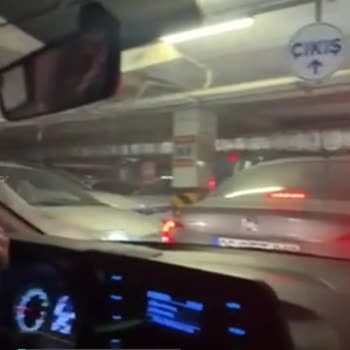 Antares AVM Otoparkta Trafik İlerlemiyor!