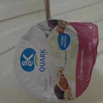 Sek Süt Son Kullanma Tarihi Geçmemiş Üründe Küflü İncir Parçası İle Karşılaştım