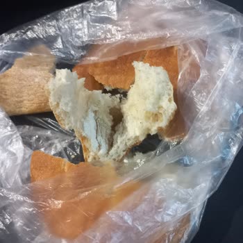 Aldığım Tandır Ekmeğinde Ne Olduğu Belirsiz Beyaz Maddeyle Karşılaştım