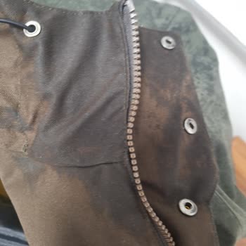 Yağmura Dayanıklı Denilen Mont 15 Dakikada Su Geçirdi