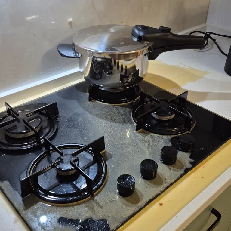 Düdüklü Tencere Güvenlik Sorunu Ve Su Fışkırtma Problemi Yaşadım