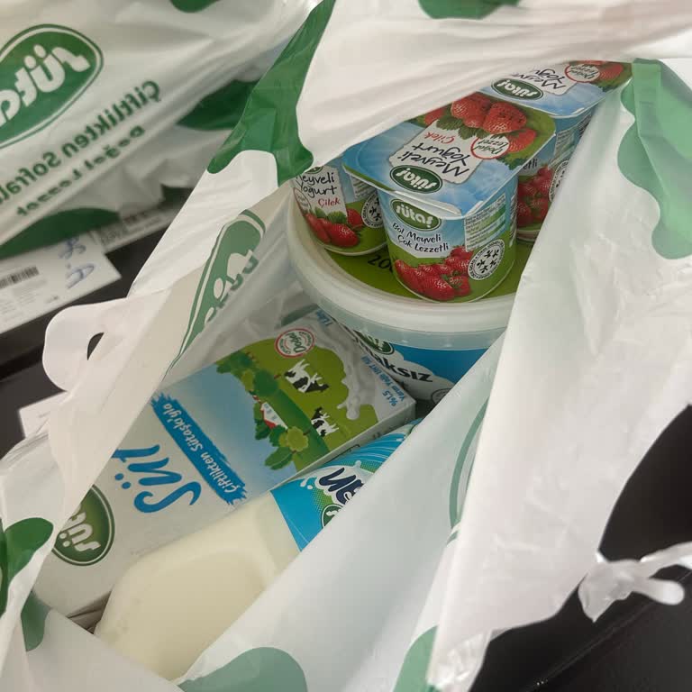 Sütaş Yoğurtta Siyah Parçalar Ve Gıda Güvenliği Endişesi!