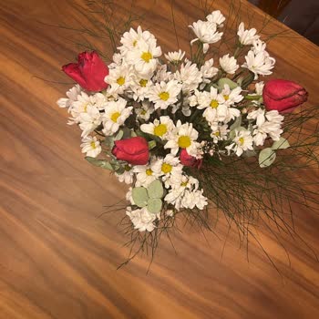 Eksik Ve Solmuş Çiçeklere Kayıtsız Yanıt: Ücret İadesi Talebim