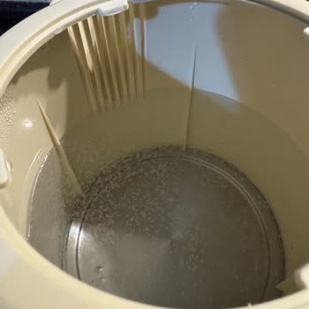 Schafer Çaycıda Suyun Yüzeyinde Plastik Atığı Gibi Tortu Ve Kalıntı Sorunu Çözülmüyor