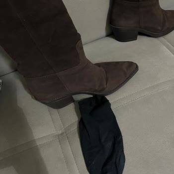 Kullanılmış Çorap Çıkan Çizme Ve Hijyen Sorunu