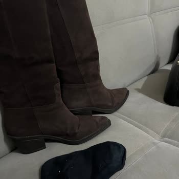 Kullanılmış Çorap Çıkan Çizme Ve Hijyen Sorunu