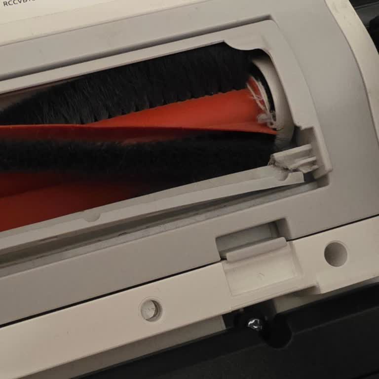 Roborock Q8 Max Süpürgemde Ana Fırça Kapağı Kısa Sürede Çatladı