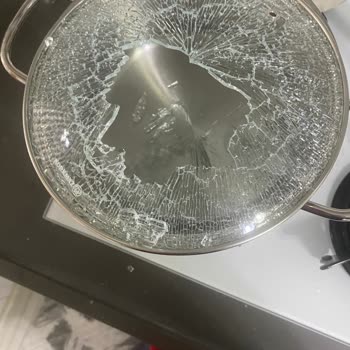 Korkmaz Yeni Alınan Tencerenin Cam Kapağı Aniden Patladı, Mağduriyet Yaşadım