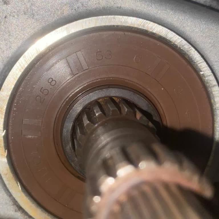 RKS Motor Motosikletimin Motor Krank Keçesinden Yaklaşık 1 Yıldır Yağ Kaçırma Sorunu Yaşıyorum