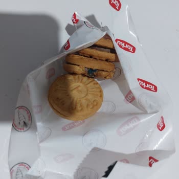 Torku Bisküvi İçinden Plastik Benzeri Yabancı Madde Çıktı, Güvenim Sarsıldı