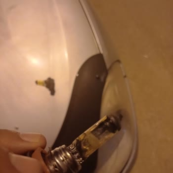 Hatalı Ampul Ürünü Nedeniyle Araç Farında Oluşan Hasar Ve İade Sorunu