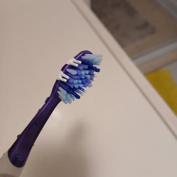 Signal White Now Diş Macunundaki Mavi Boya Diş Fırçasından Çıkmıyor Endişeliyim