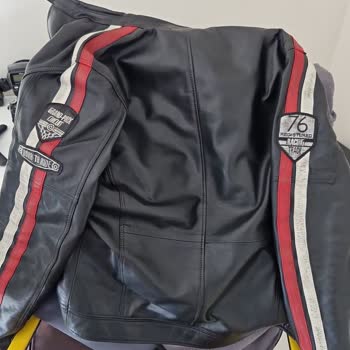 Defolu Ve Hasarlı Deri Ceket İçin Koşulsuz Değişim Talebim Reddedildi