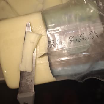 Sütaş Kaşar Peynirinde Plastik Yabancı Madde Şoku