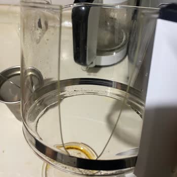 Cam Hazneli Çay Makinesi Patladı, Yanık Ve Yaralanma Tehlikesi Yaşadım