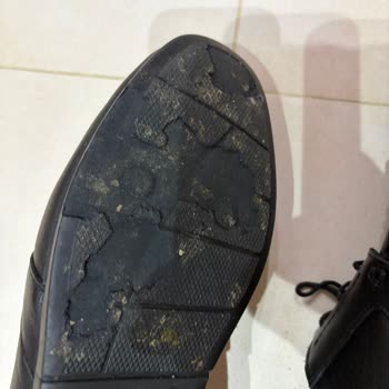 Az Kullanılmış Greyder Ayakkabının Tabanı Parçalandı Müşteri Hizmetleri Çözüm Sunmadı