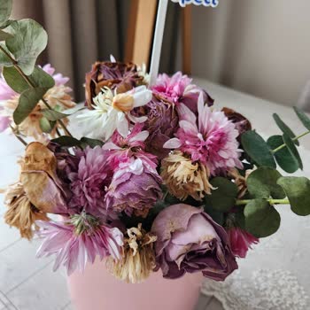 Doğum Günümde Solmuş Ve Bayat Çiçek Gönderildi