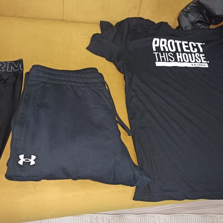 Yanlış Renk Ürün Gönderimi: Siyah Siparişime Karşın Lacivert Ürün Teslim Edildi