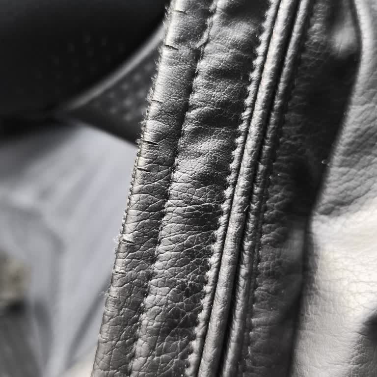 Aldığım Mont 15 Günde Deforme Oldu, Mağazadan Dönüş Yok