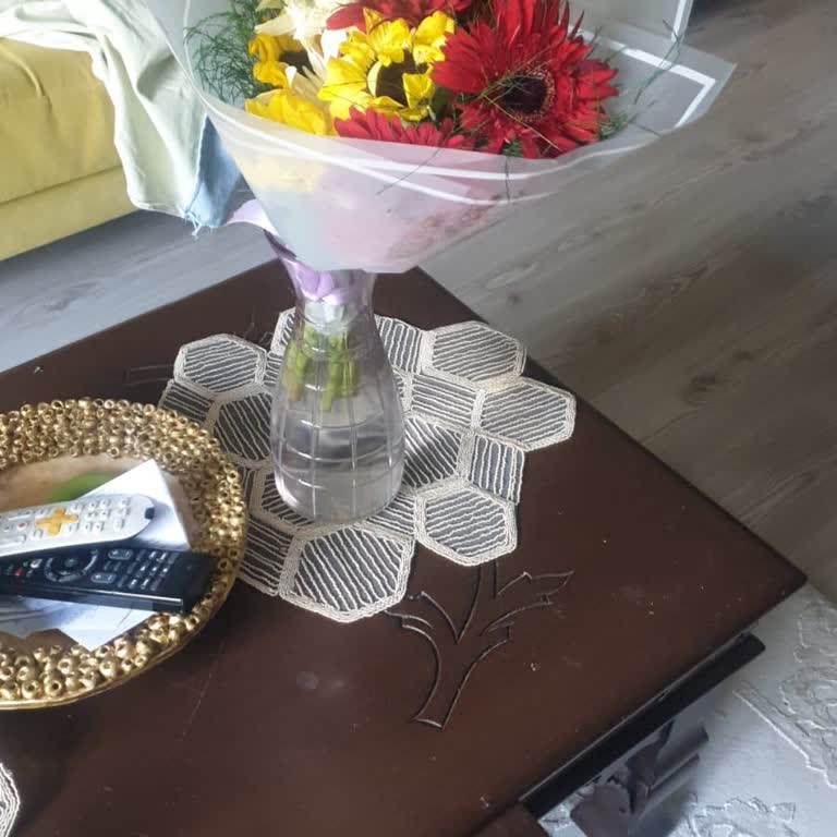 Çiçek Sepeti Görselden Farklı, Kalitesiz Ve Özensiz Çiçek Gönderimi