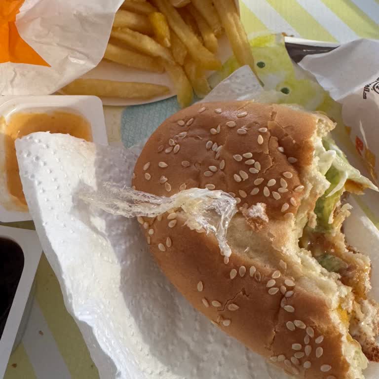Burger King Siparişimde Köfteden Jelatin Çıktı Sağlığım Tehlikeye Girdi