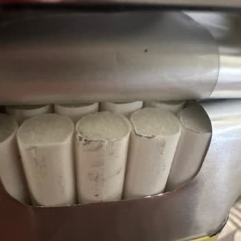 Aldığım Marlboro Sigara Paketi Ezik Ve Kirli Çıktı!