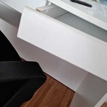 Garanti Kapsamındaki Masanın Tamir Edilmemesi Ve Servis Personelinin Saygısız Davranışı